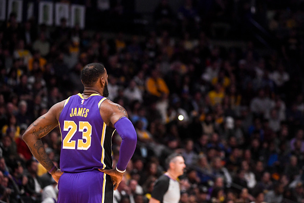 LeBron James Leads Los Angeles Lakers to Fourth Straight Home Game Win
