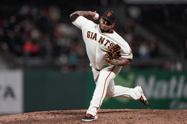 Should the San Francisco Giants Reunite With Reliever Reyes Moronta?