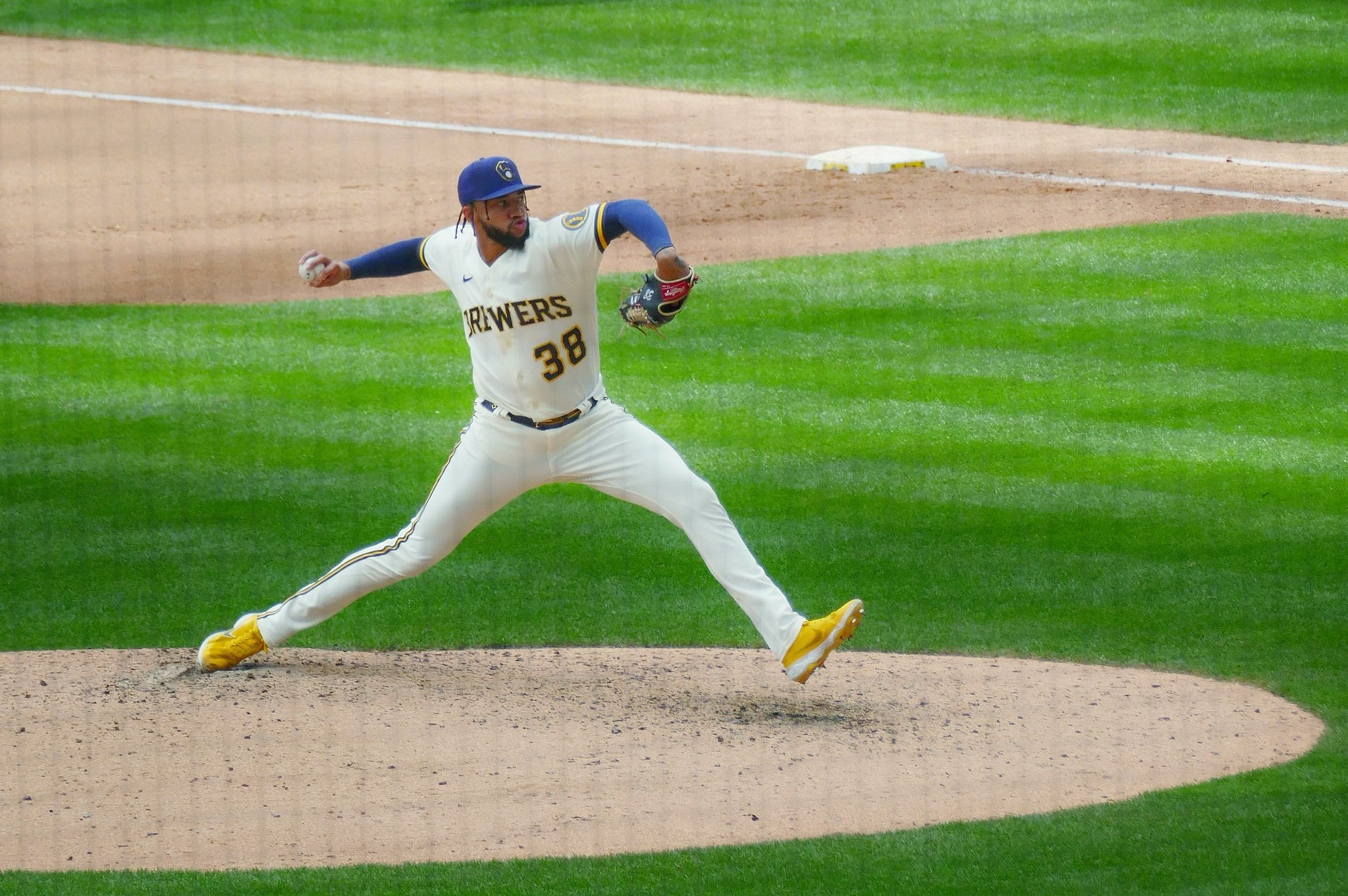 Freddy Peralta dominates, carries Brewers past Reds