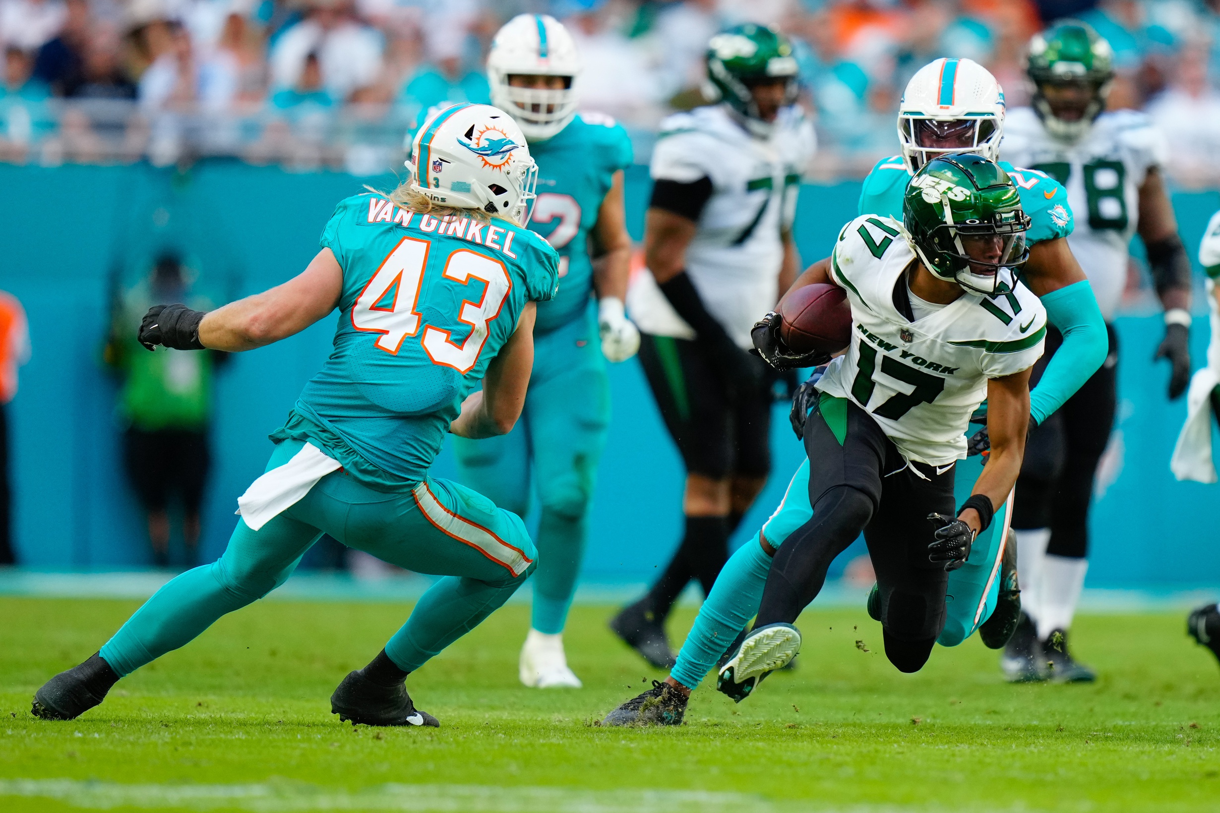 MIAMI GARDENS, FL - JANUARY 08: New York Jets offensive tackle