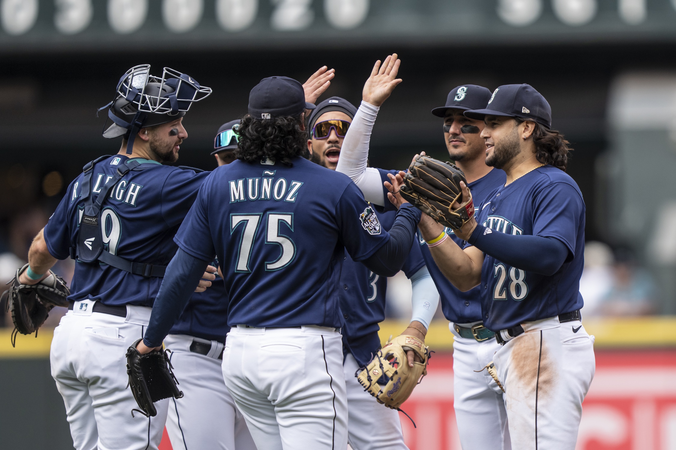 Abraham Toro's single in 9th sends Mariners over Athletics