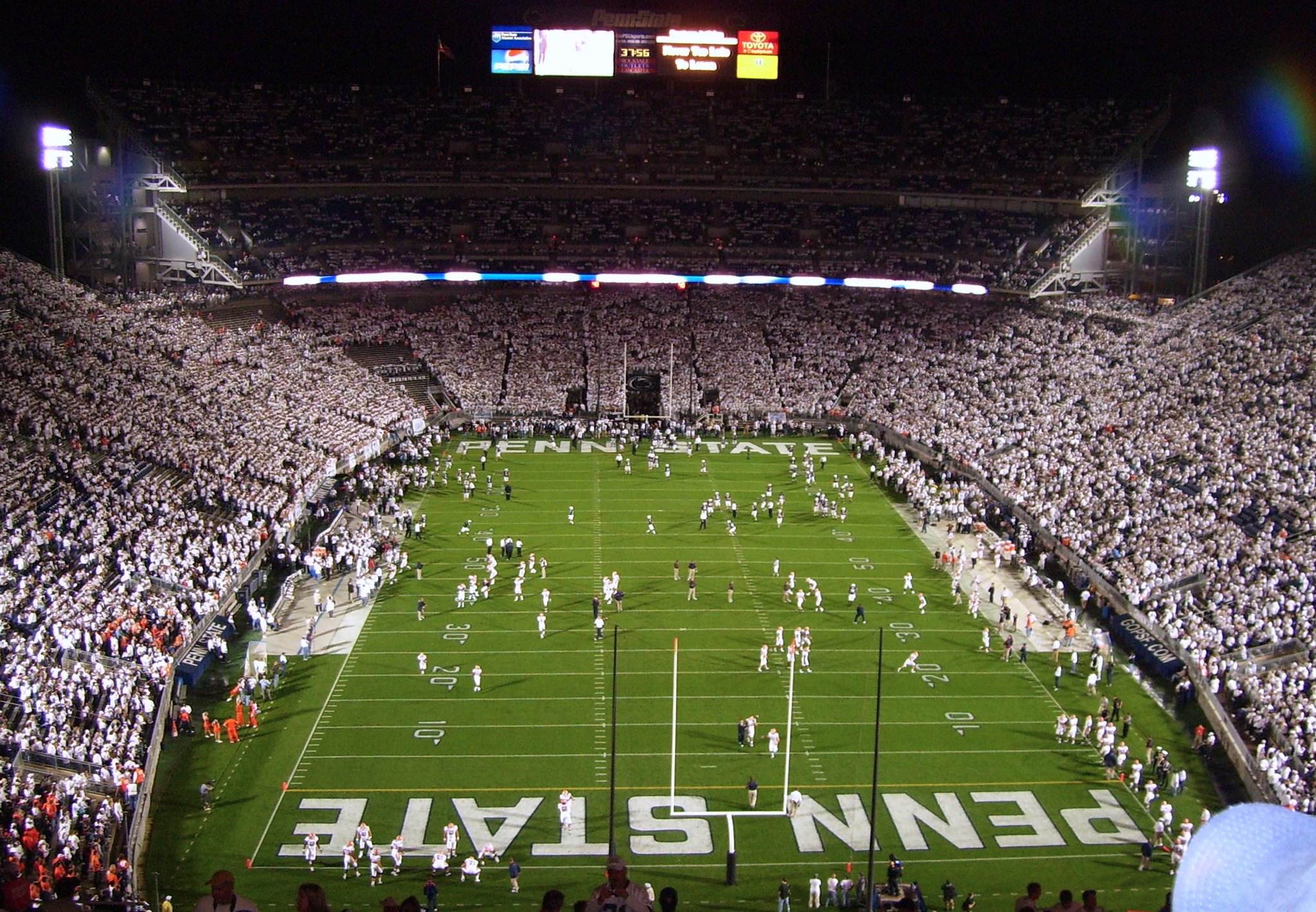 Packers encourage fans to wear white to create a white out during family  night