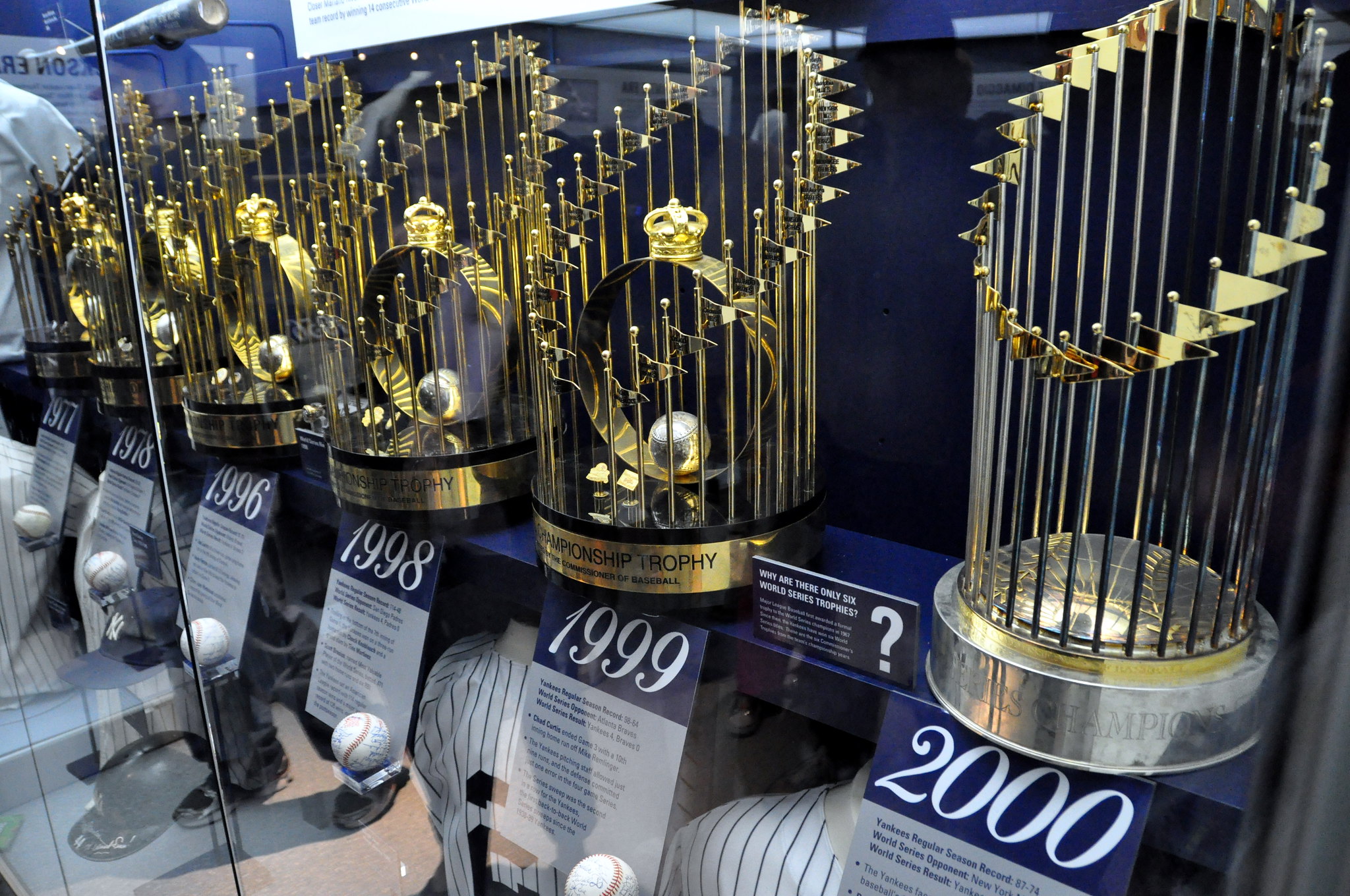 1998 New York Yankees World Series Champions Trophy Presented to