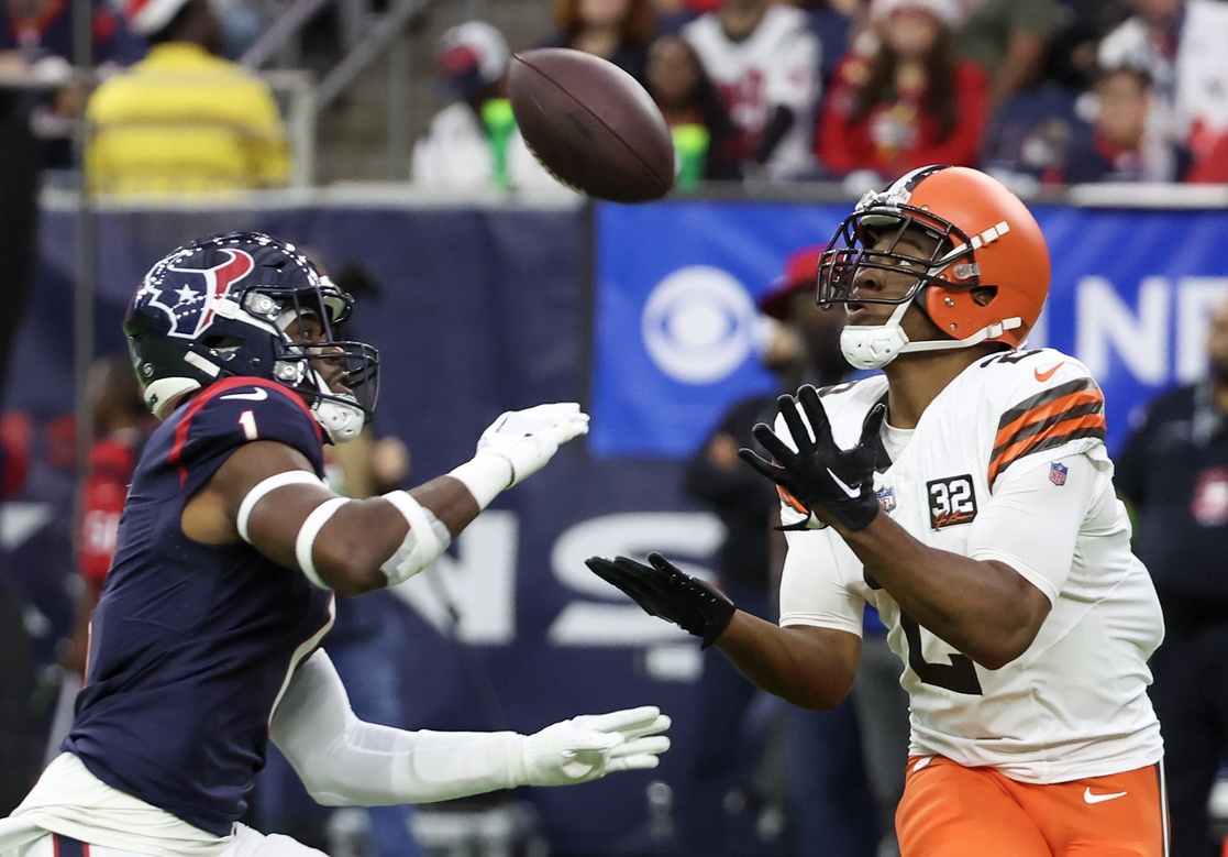 Cleveland Browns wide receiver Amari Cooper (2) catches the ball against Houston Texans safety Jimmie Ward (1) in the first quarter at NRG Stadium.