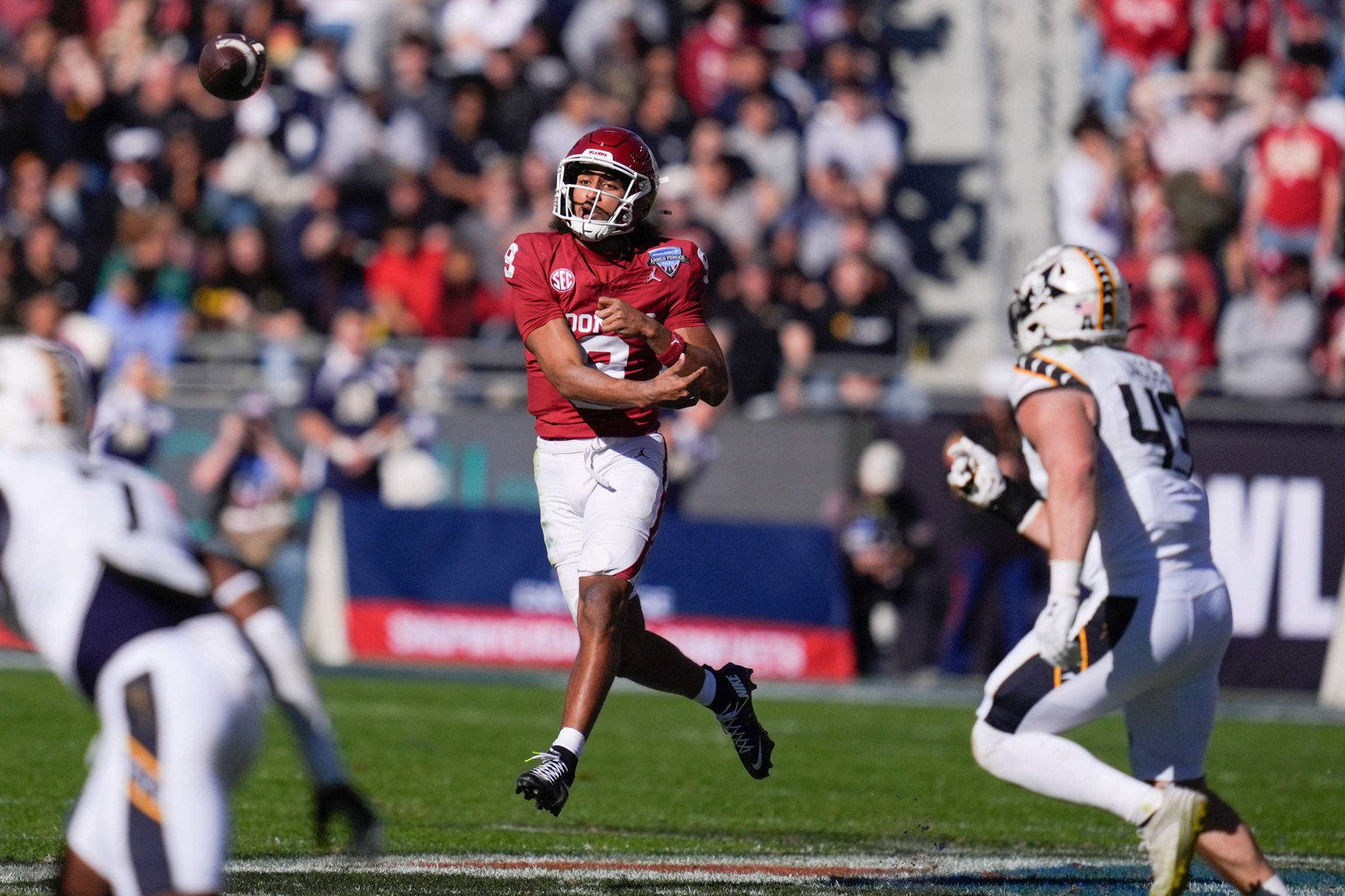 Home 12 Oklahoma Sooners quarterback Michael Hawkins Jr. (9) throws a pass during the Armed Forces Bowl football game between the University of Oklahoma Sooners (OU) and the Navy Midshipmen at Amon G. Carter Stadium in Fort Worth, Texas,