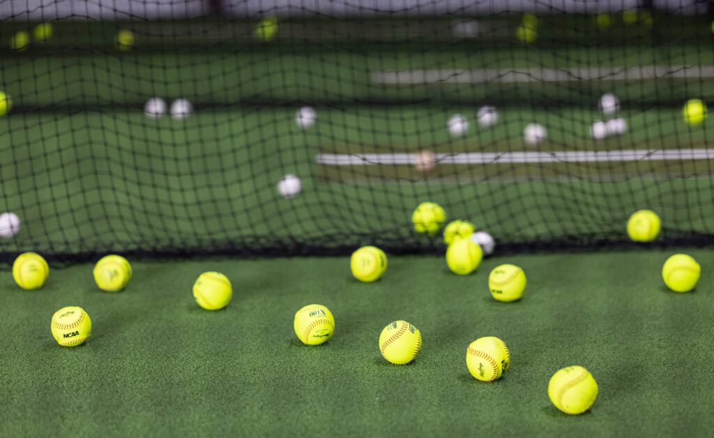 softball vs baseball