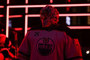 Home 11 Stuart Skinner to Penguins